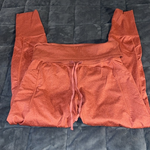 Old Navy Activewear Set - Green and Rust Tones - Picture 3 of 4